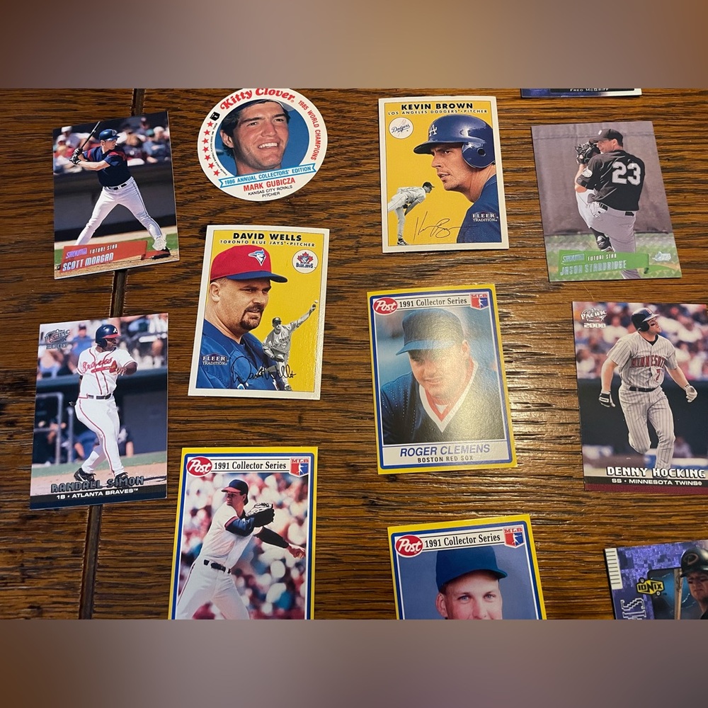 Assorted Baseball Trading Cards Collection - Picture 3 of 4